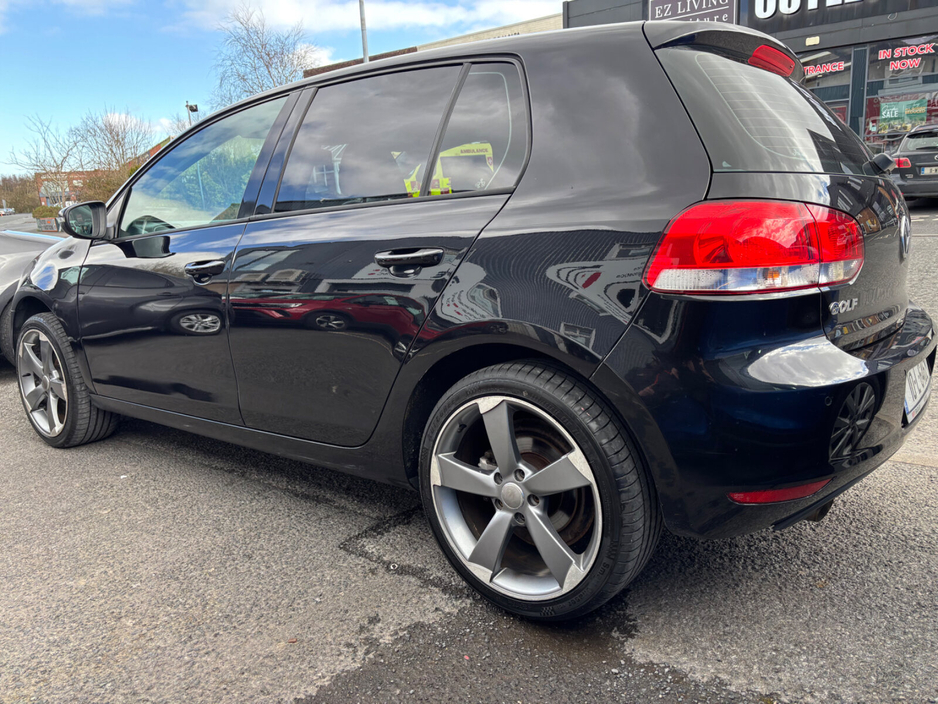 2010 Volkswagen Golf - image 14