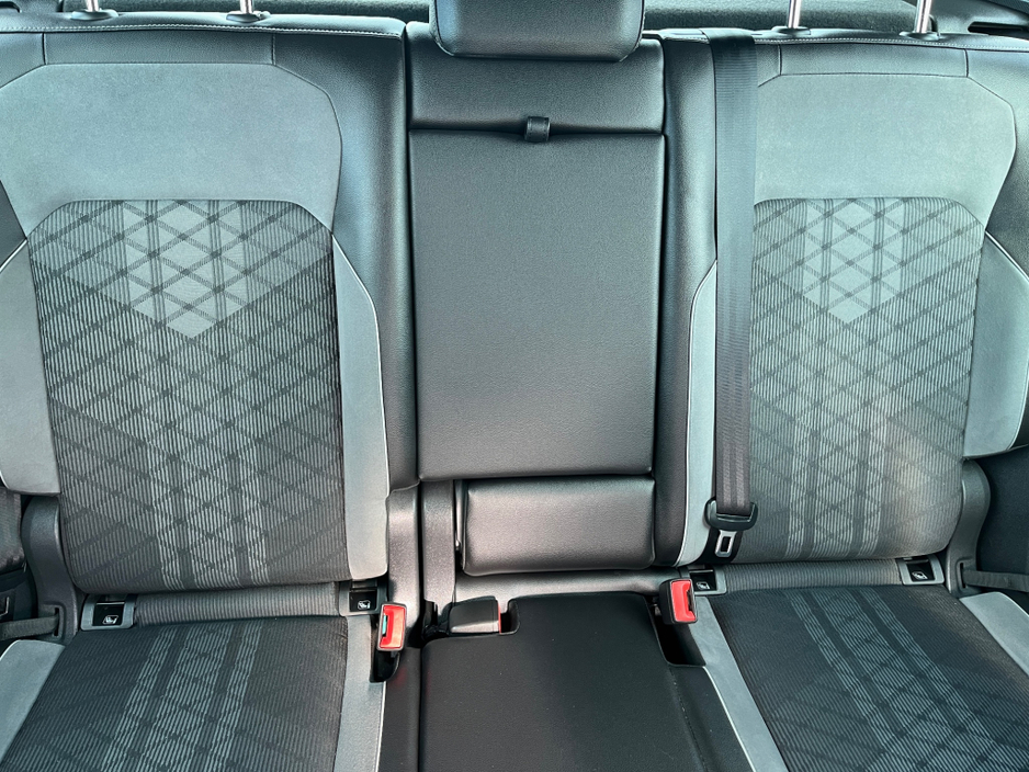 2021 Volkswagen Tiguan - image 15