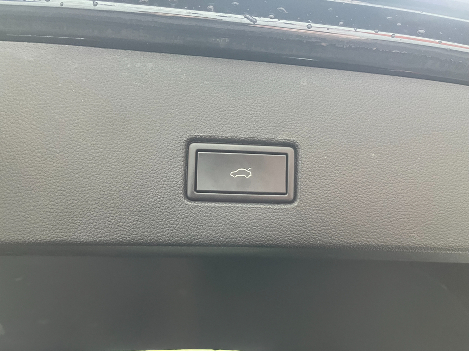 2020 Volkswagen T-Roc - image 8