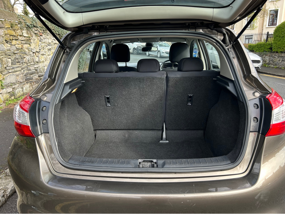 2015 Nissan Pulsar - image 6