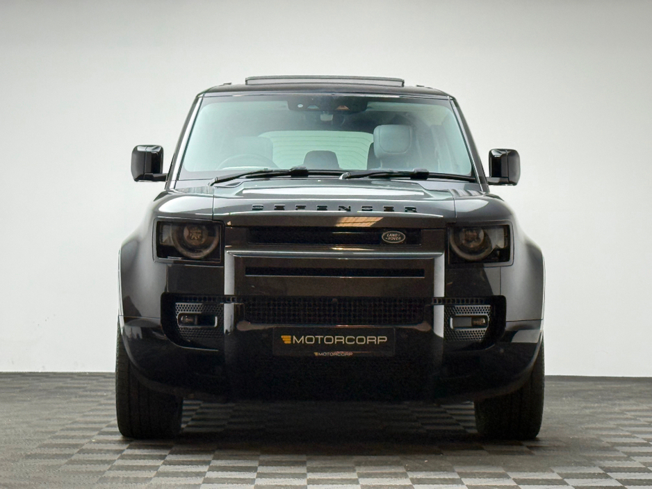 2024 Land Rover Defender - image 2