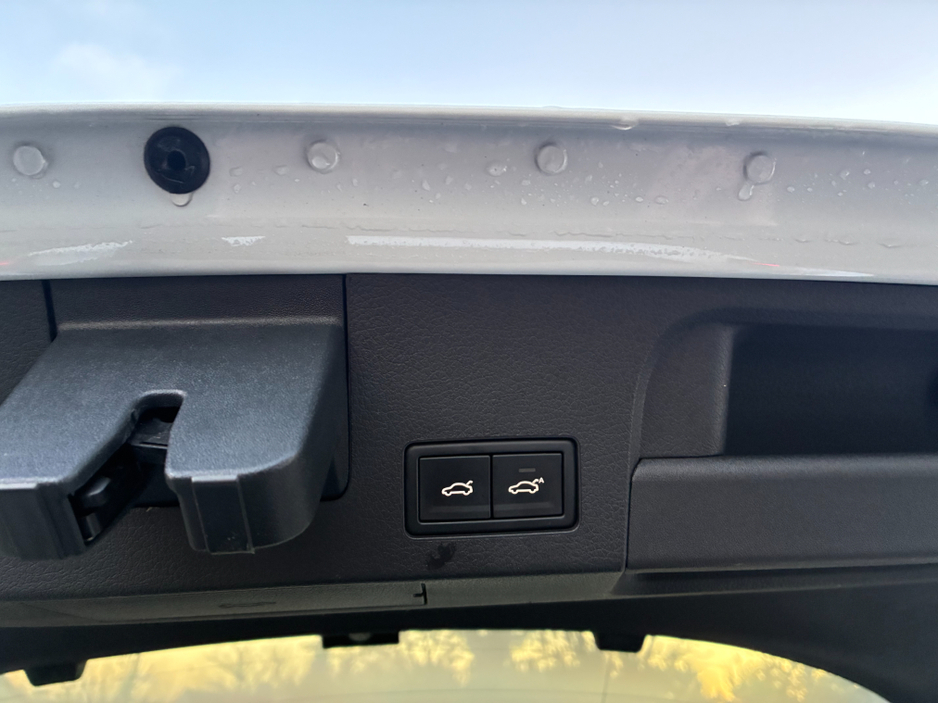 2019 Volkswagen Arteon ( 192 ) 2.0 TSI PANORAMIC SUNROOF 4 MOTION 280BHP VIRTUAL DASH FULL LEATHER HEATED ELECTRIC SEATS SAT NAV CARPLAY ANDROID AUTO BLIND SPORT PARKING SENSORS SELF PARKING ASSIST 360 CAMERA DYNAUDIO SOUND €30,950