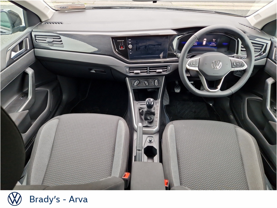 2025 Volkswagen Polo - image 2