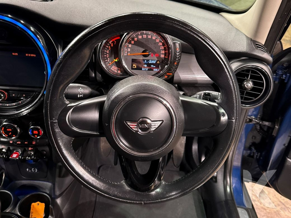 2017 MINI Cooper 1.5 AUTOMATIC - BLUE 2 TONE - FACTORY ALLOY WHEELS - REAR CAMERA €14,950