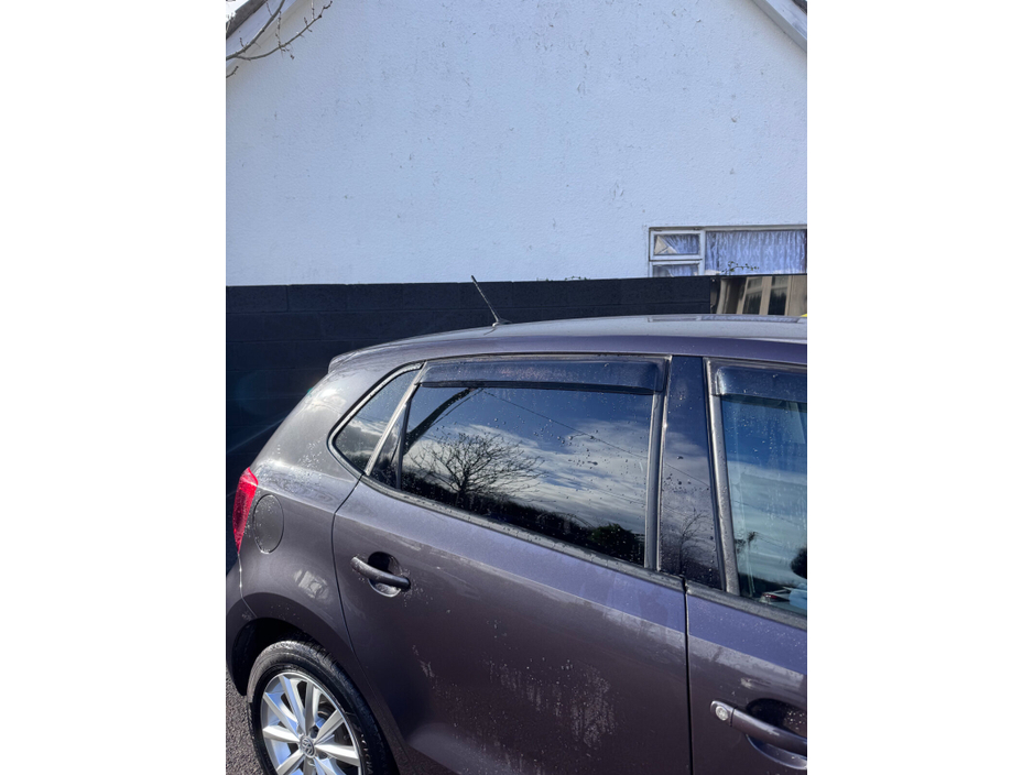 2015 Volkswagen Polo - image 5