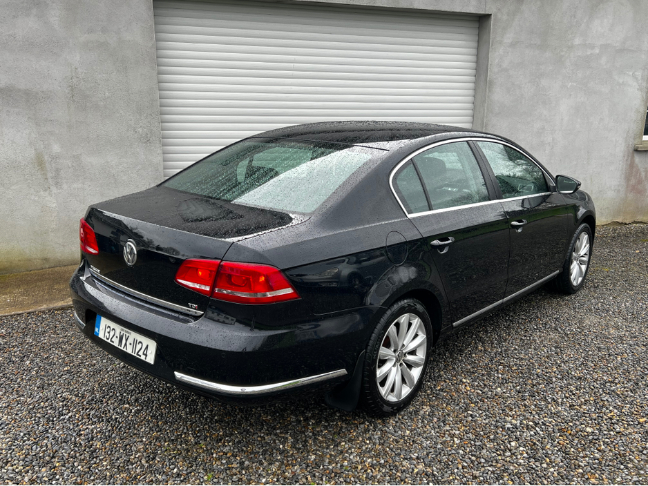 2013 Volkswagen Passat - image 4