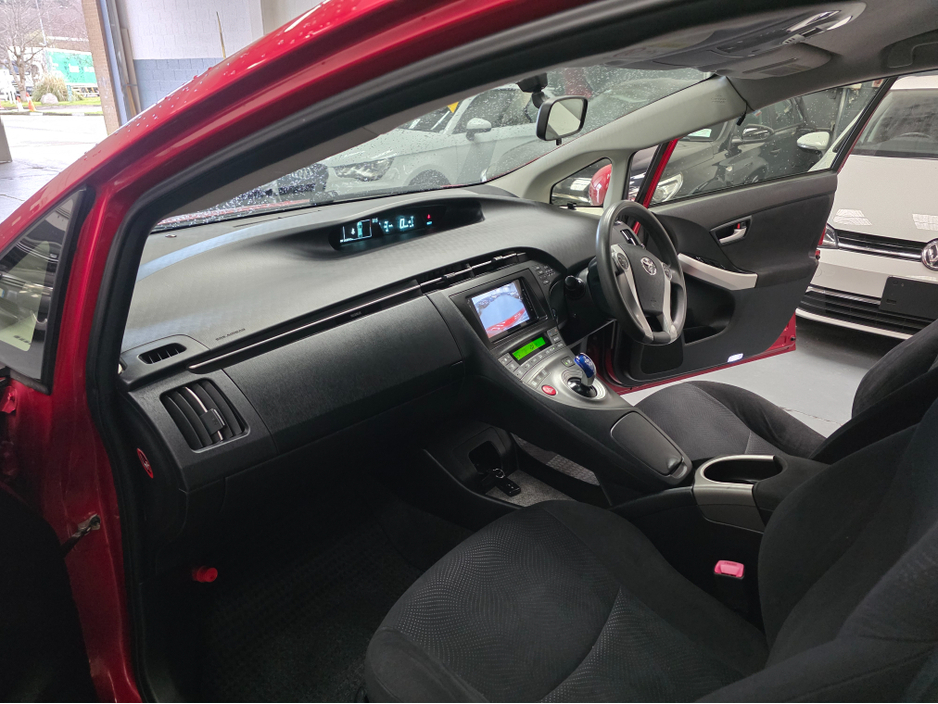 2013 Toyota Prius - image 16