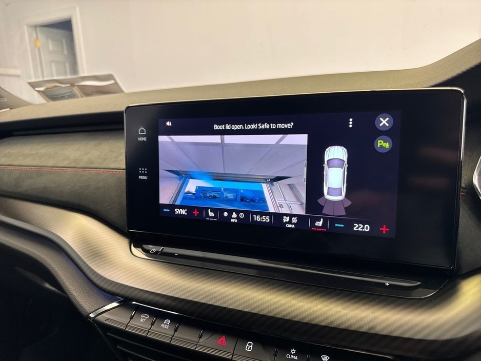 2022 Skoda Octavia - image 23