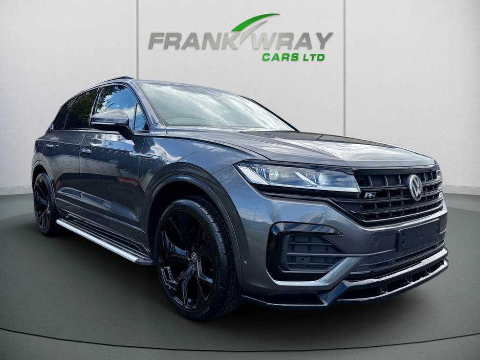 2019 Volkswagen Touareg - image 3