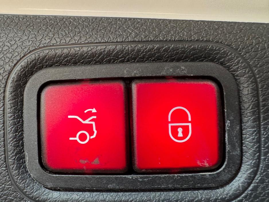 2016 Mercedes-Benz E Class - image 26