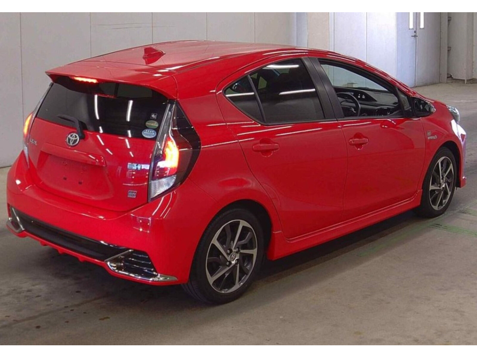 2018 Toyota Aqua - image 9