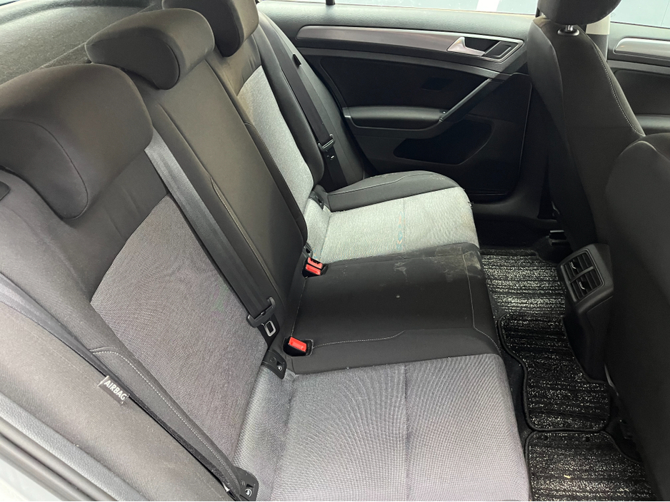 2014 Volkswagen Golf - image 11