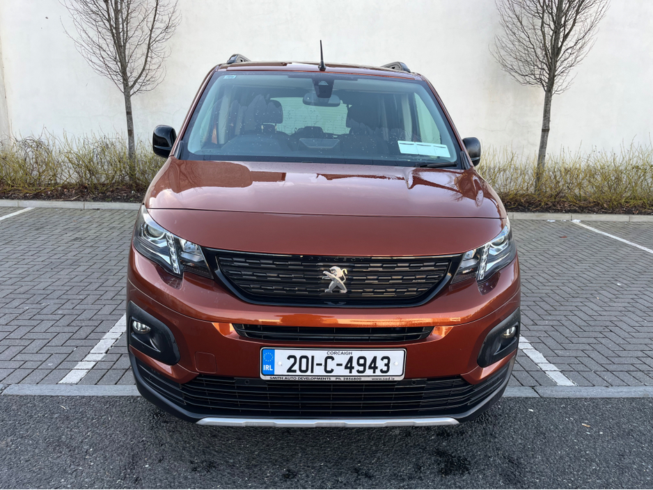 2020 Peugeot Rifter - image 2