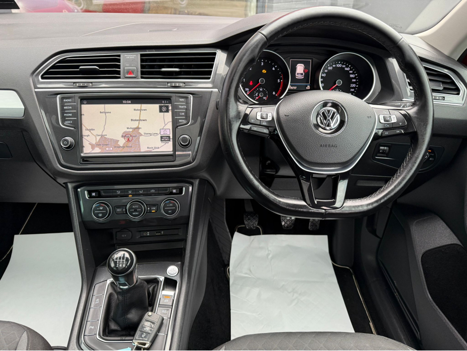 2017 Volkswagen Tiguan - image 12