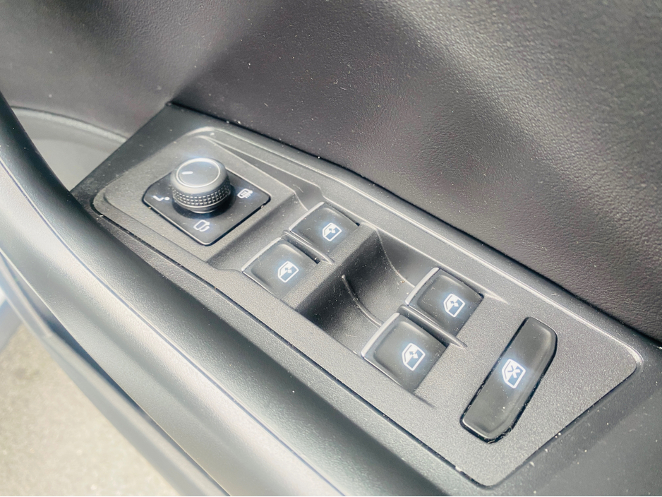 2020 Volkswagen T-Roc - image 21