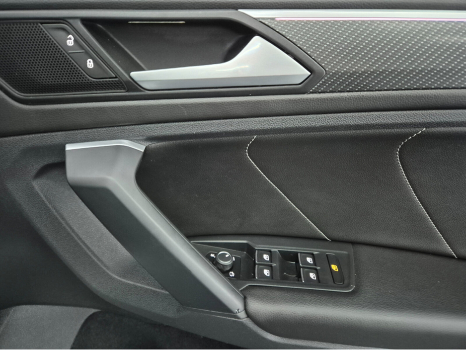 2021 Volkswagen Tiguan - image 5