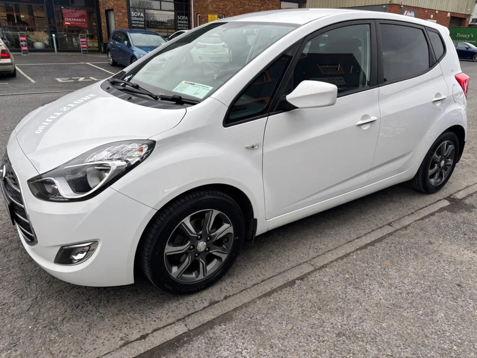 2020 Hyundai ix20 - image 2