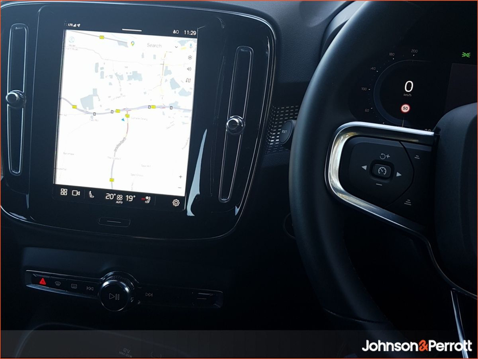 2025 Volvo XC40 2.0 B3 163bhp MHEV Plus Dark (Heated Windscreen / Heated Seats / Cruise Control) €48,900