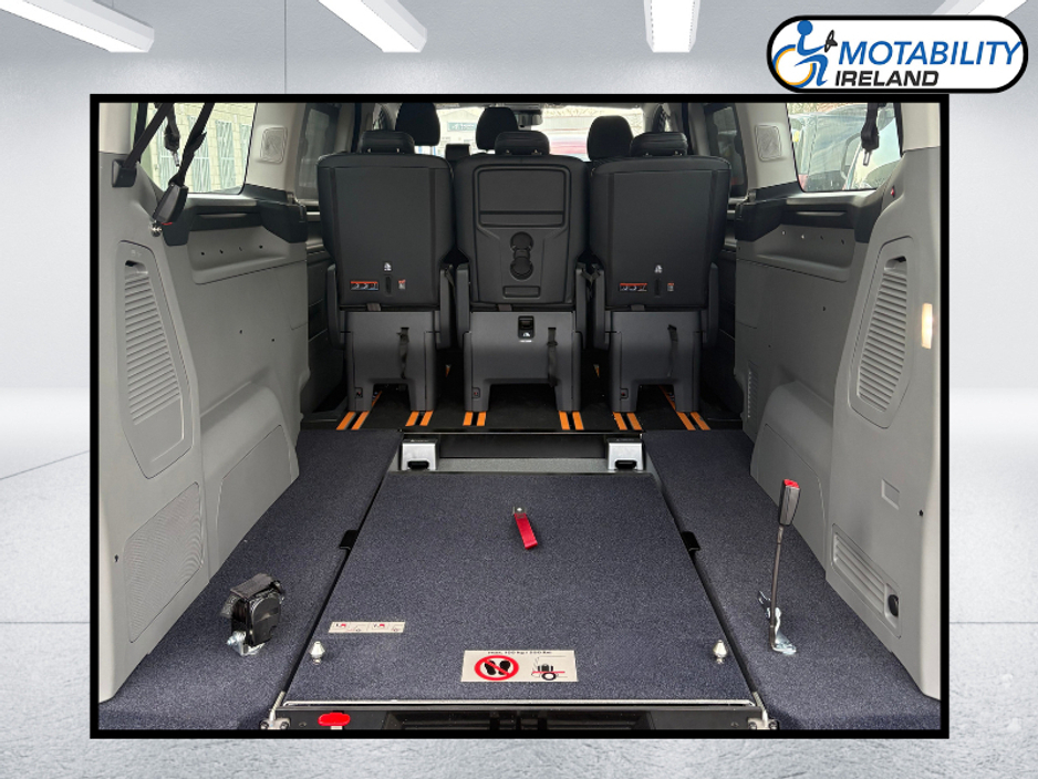 2026 Ford Tourneo Custom - image 9