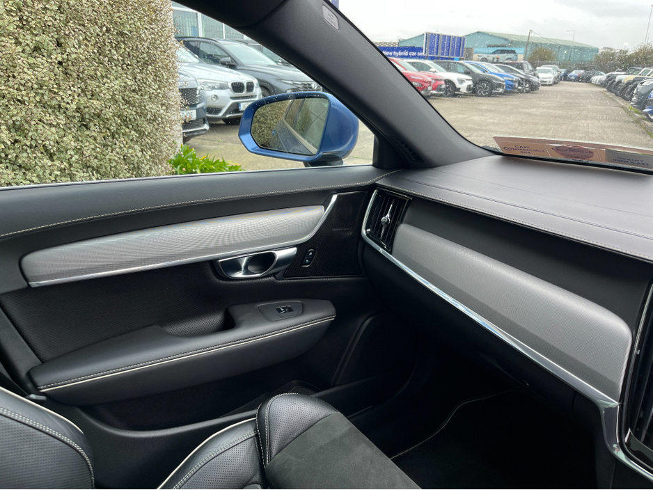 2019 Volvo V90 - image 19