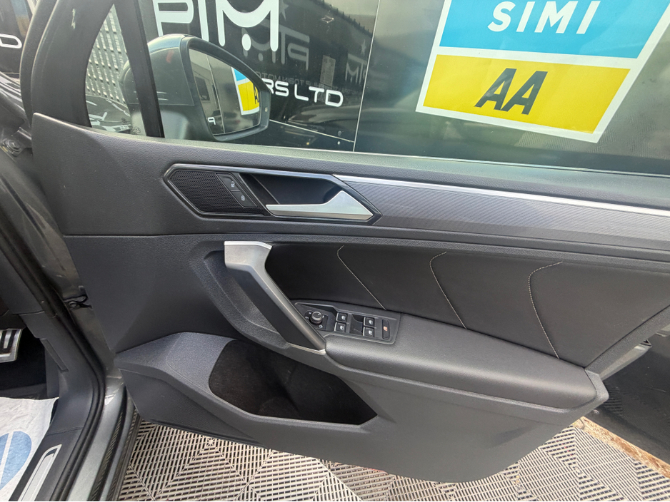 2018 Volkswagen Tiguan - image 25