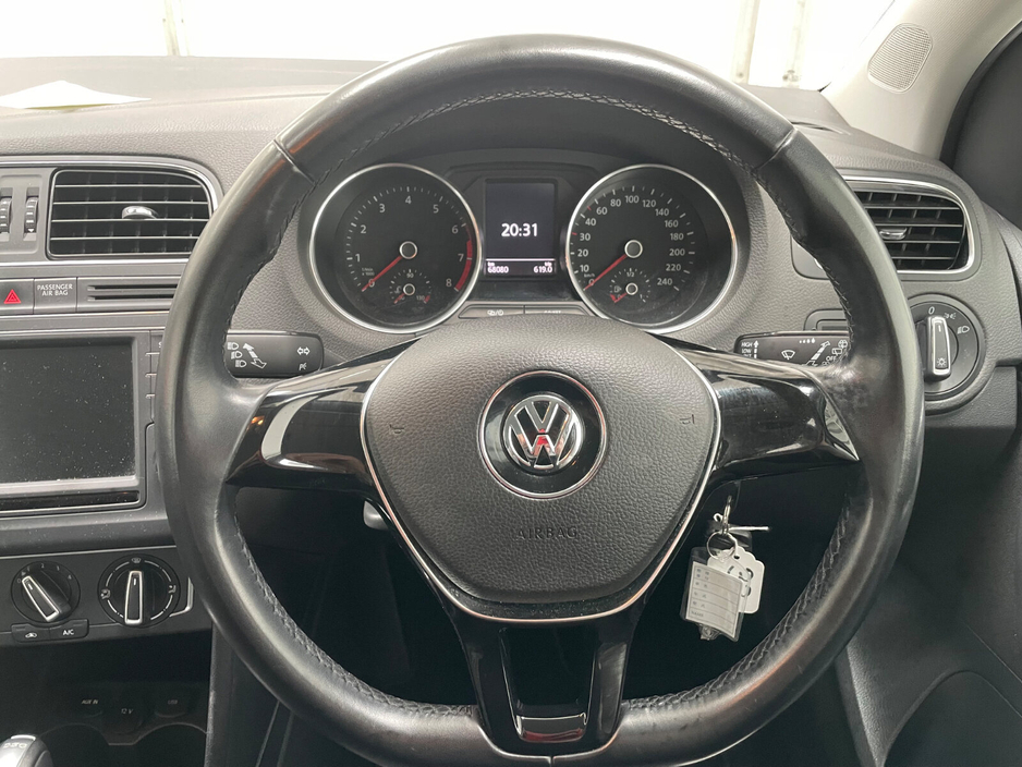 2015 Volkswagen Polo - image 24