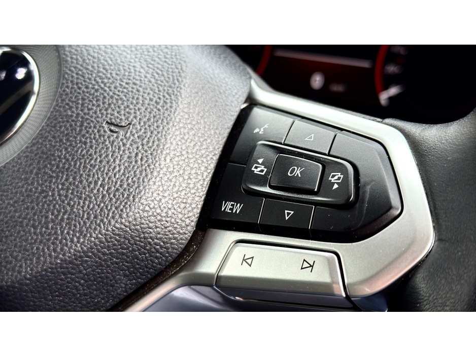 2021 Volkswagen Golf - image 23