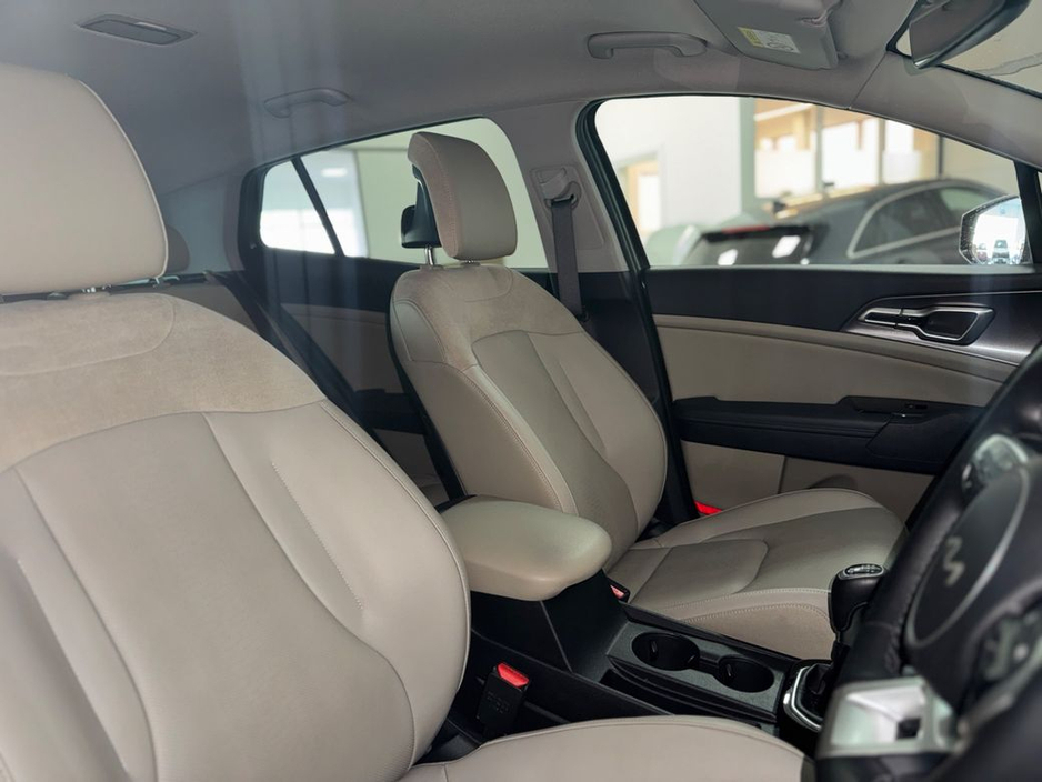 2022 Kia Sportage - image 6