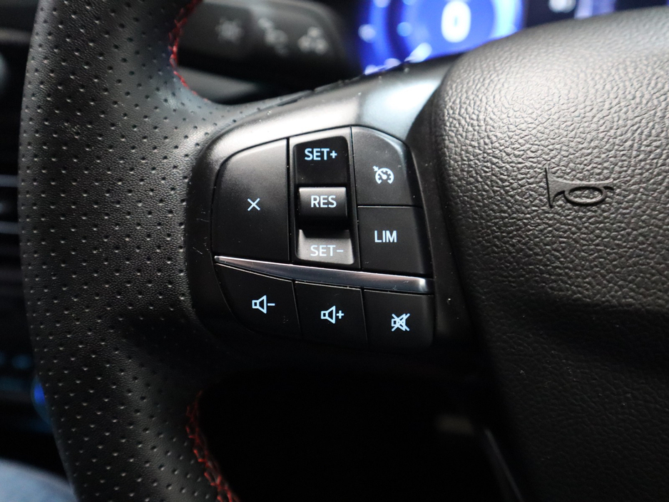 2022 Ford Kuga - image 12