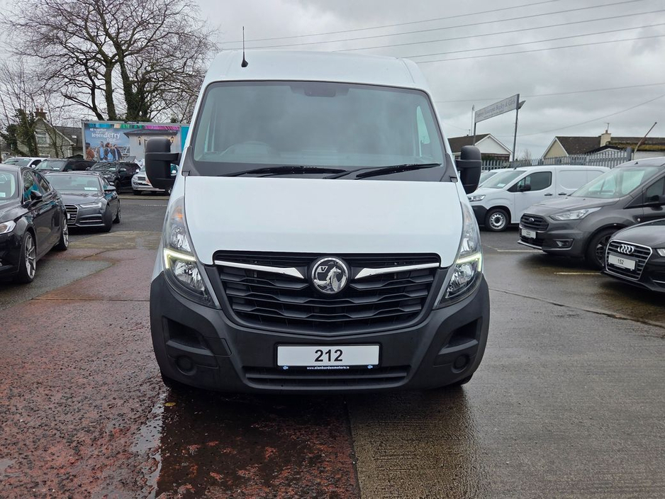 2021 Vauxhall Movano - image 2