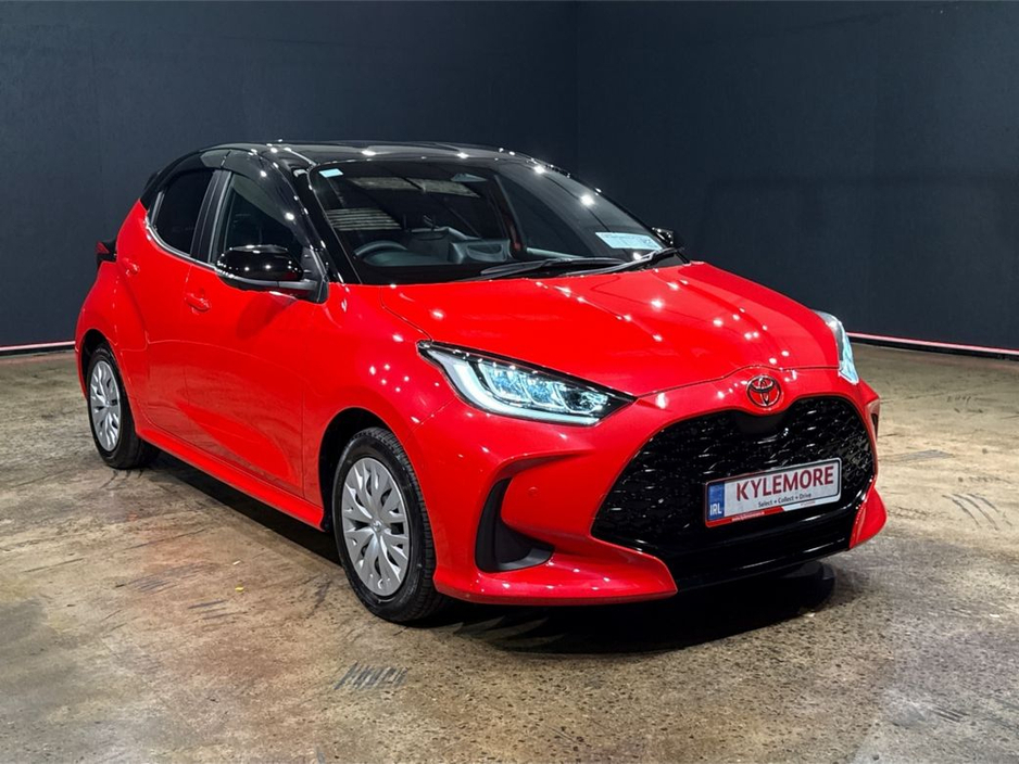 2025 Toyota Yaris - image 9