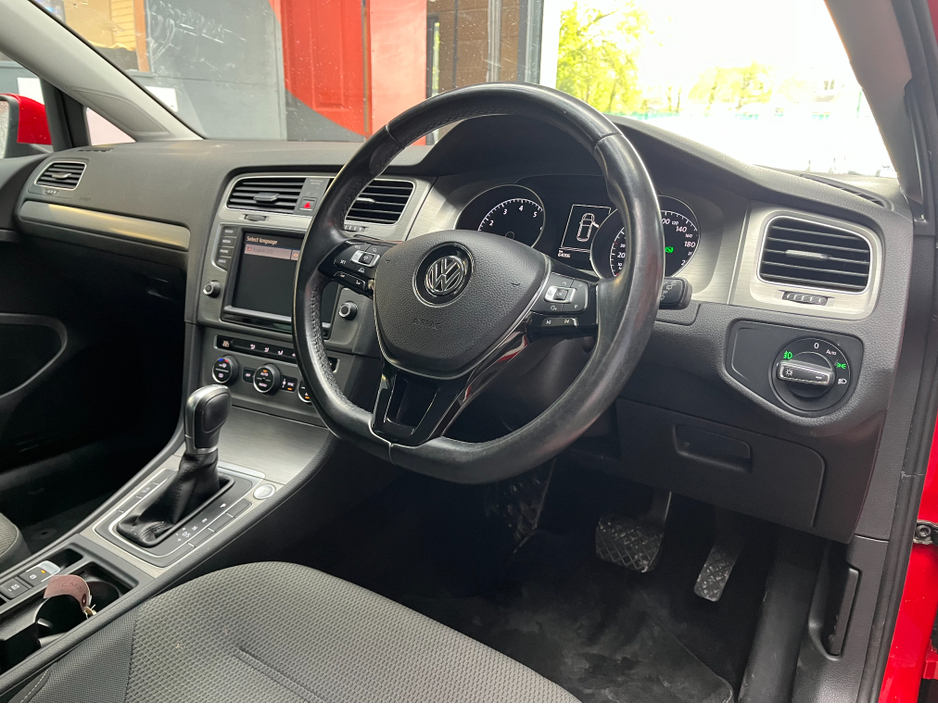 2017 Volkswagen Golf - image 9