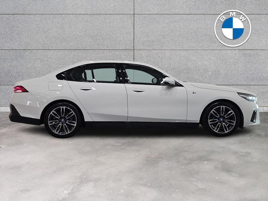 2024 BMW 5 Series - image 25
