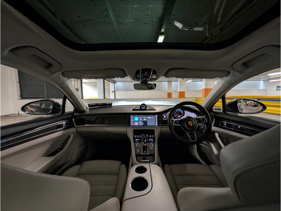 2018 Porsche Panamera - image 32