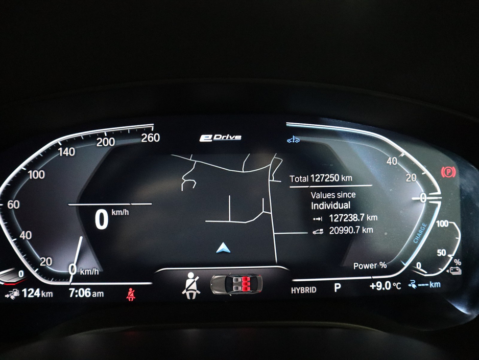 2022 BMW 5 Series - image 26