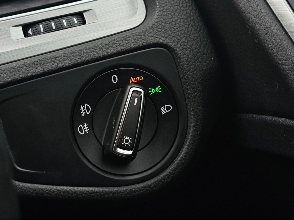 2014 Volkswagen Golf - image 15