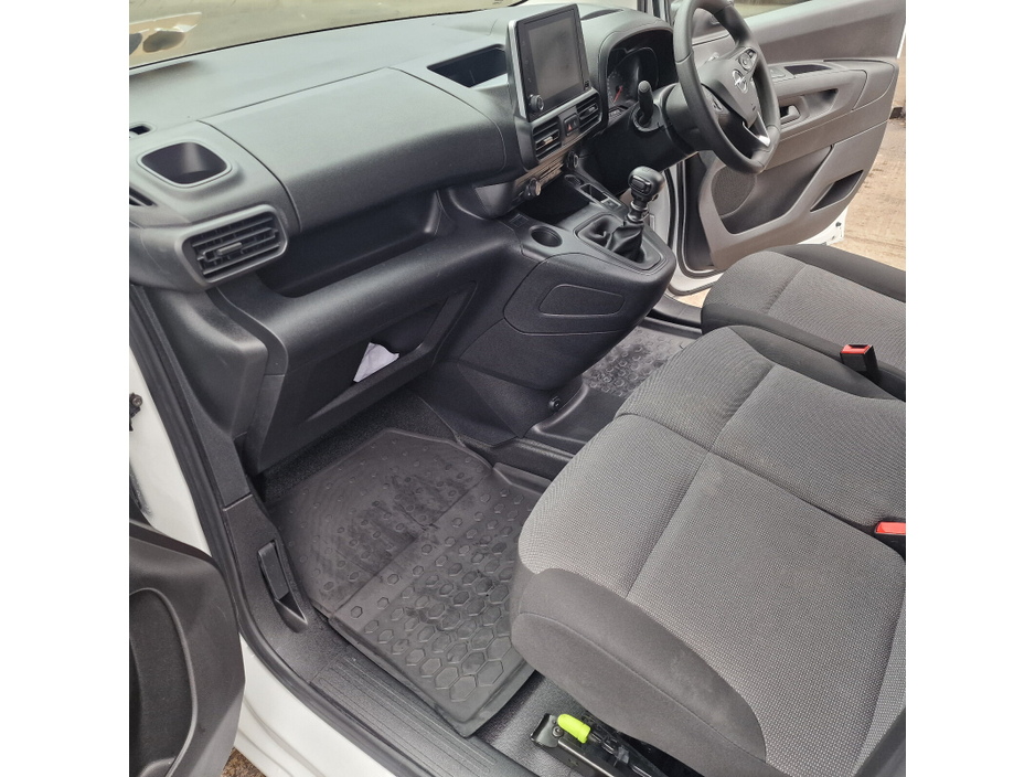 2023 Opel Combo - image 13