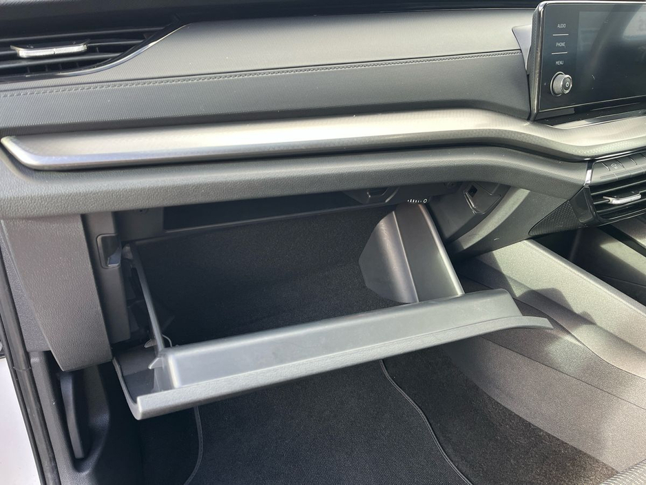 2022 Skoda Octavia - image 14