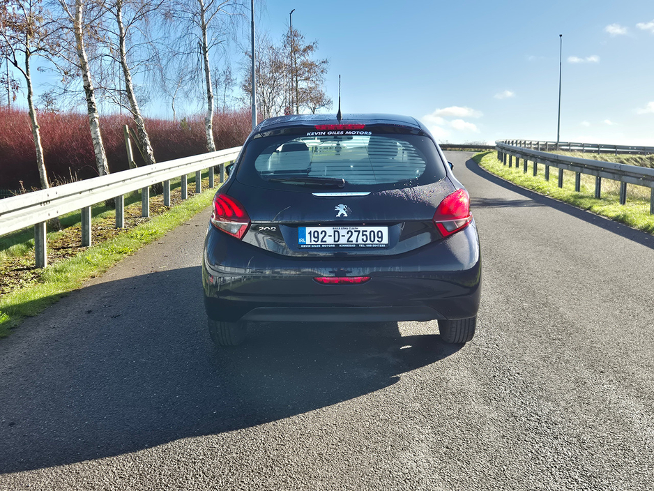 2019 Peugeot 208 - image 10