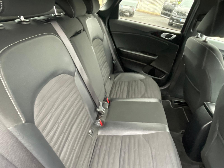 2022 Kia Ceed - image 8