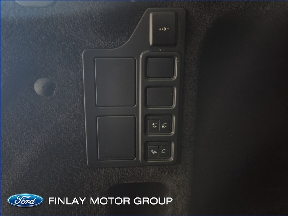 2024 Land Rover Discovery - image 23