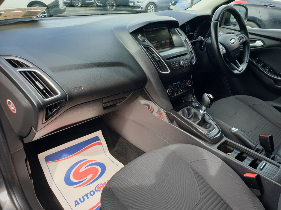 2016 Ford Focus - image 13