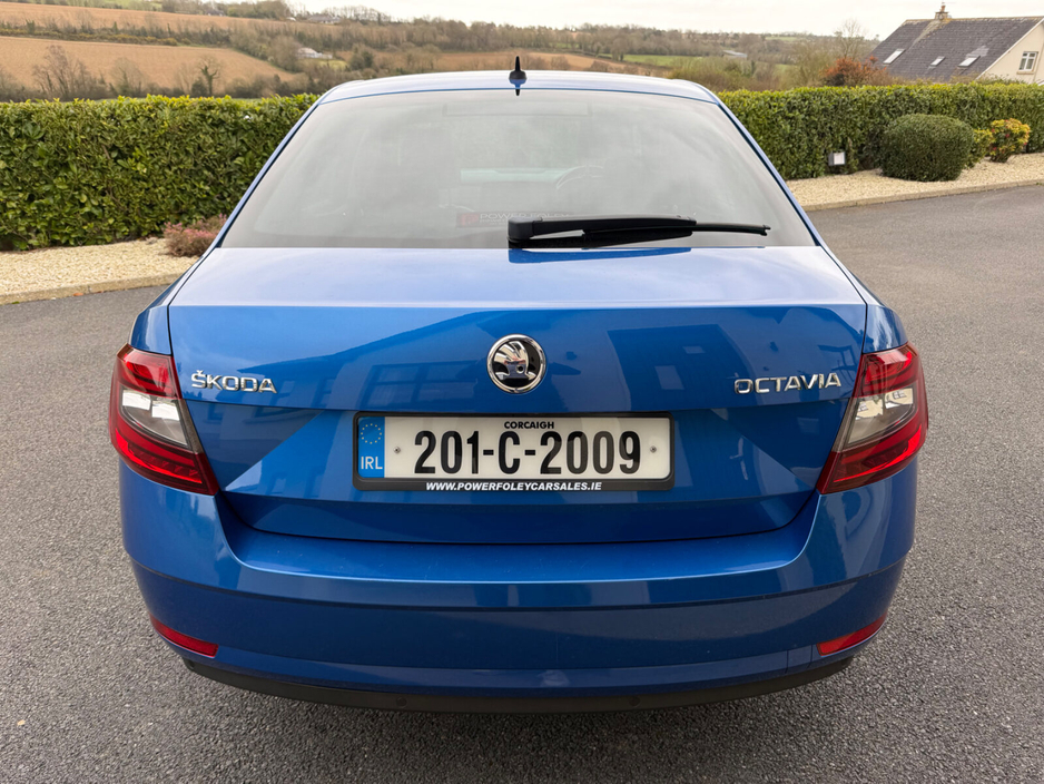 2020 Skoda Octavia - image 10