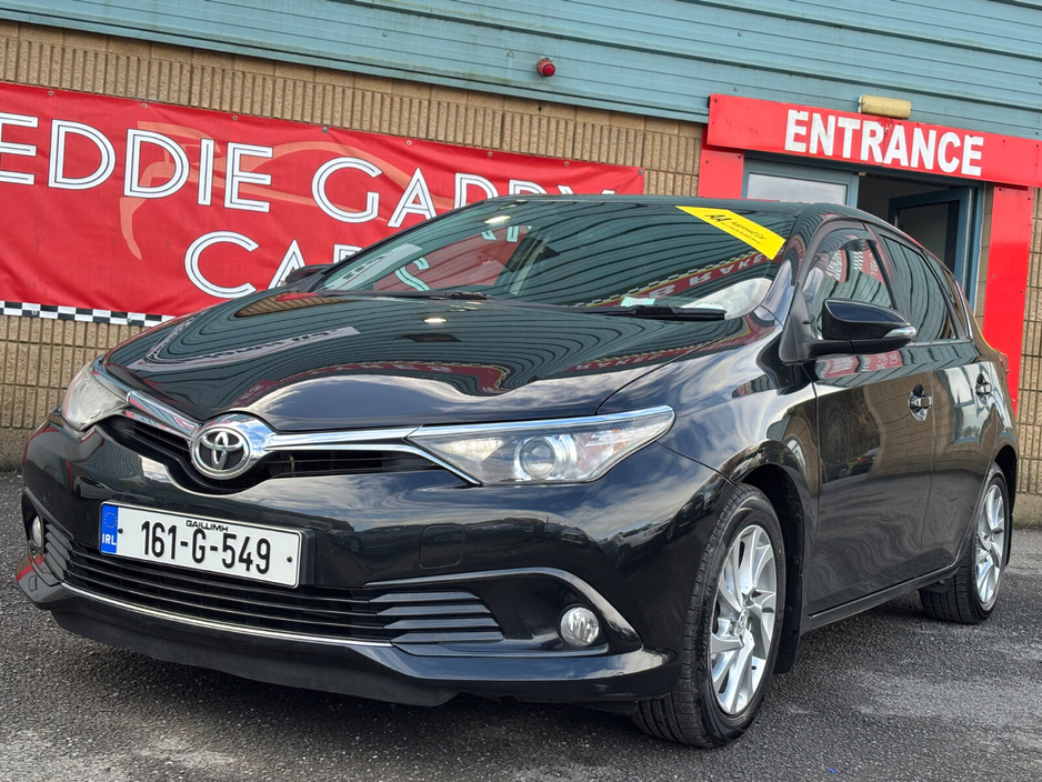 2016 Toyota Auris - image 2