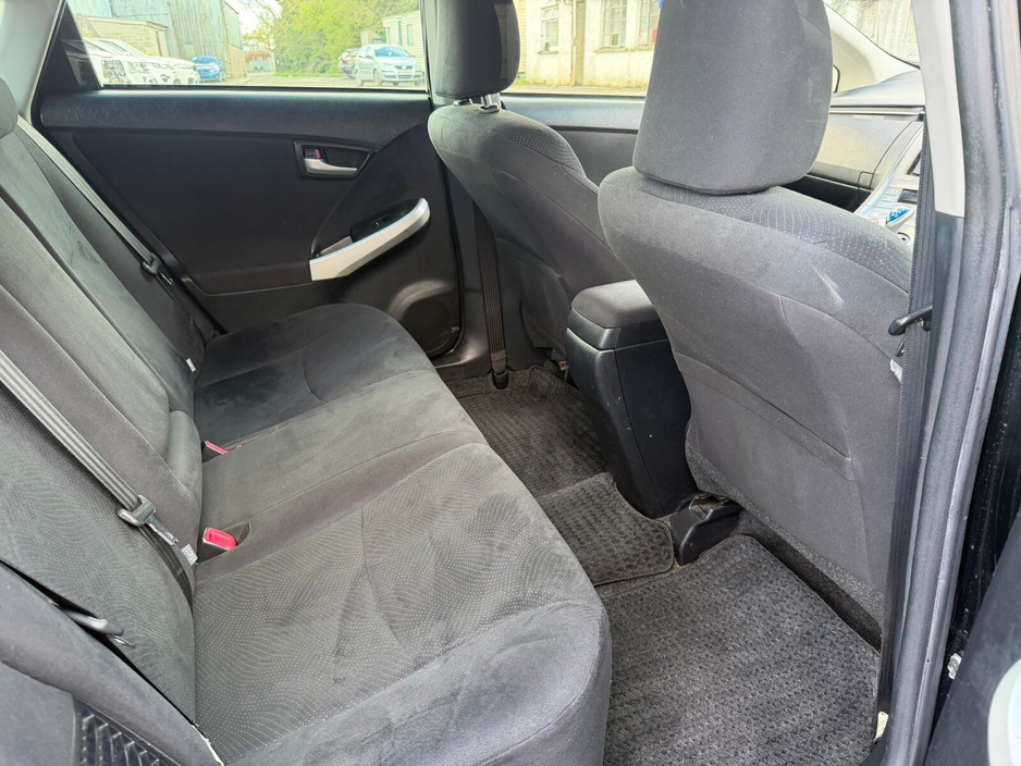 2015 Toyota Prius - image 18