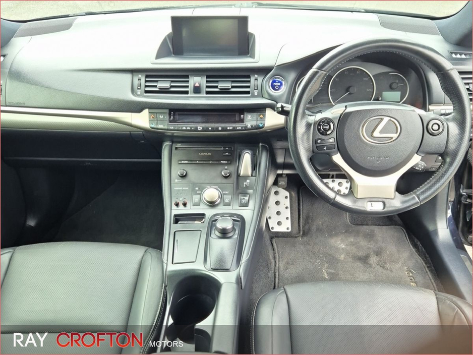 2015 Lexus CT 200 h - image 4