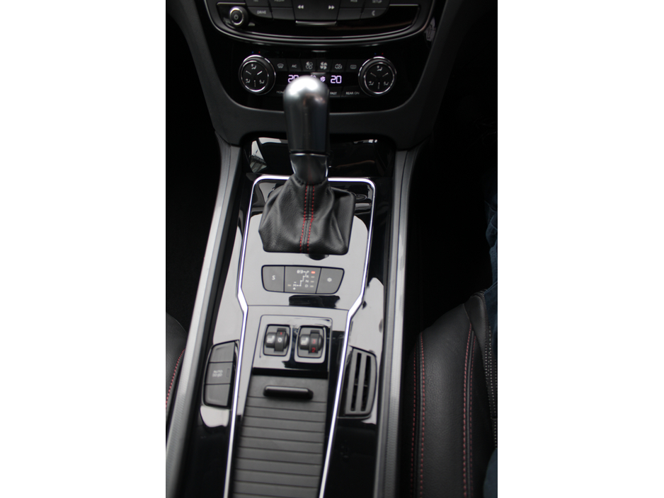 2016 Peugeot 508 - image 14