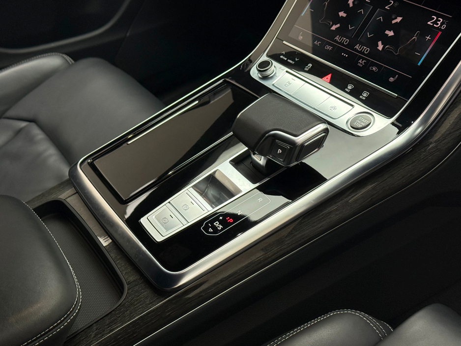 2023 Audi Q8 55 TFSI E S LINE BLACK ED 381HP QUATTRO €75,990