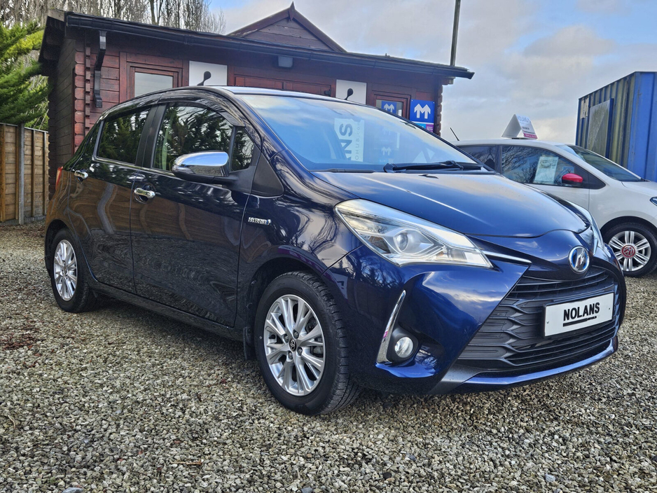 2017 Toyota Vitz - image 13