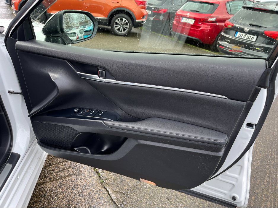 2020 Toyota Camry - image 12